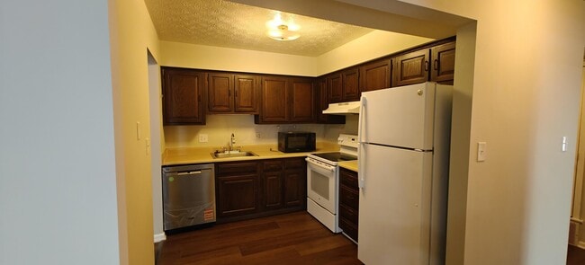 Building Photo - 1540 Slade Ave