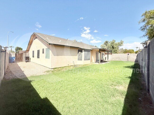 Building Photo - 2321 E Remington Pl