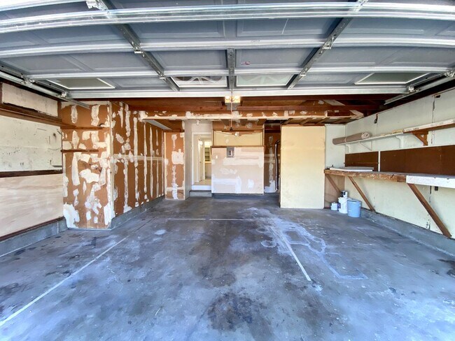 Building Photo - Gorgeous 5-bedroom home located in Fremont! – Huge Backyard!