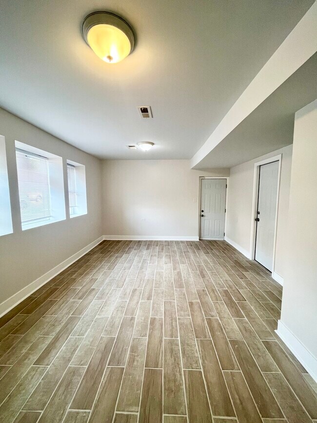 Building Photo - 3939 W Iowa St