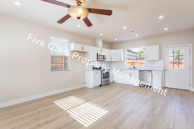 Building Photo - 811 1/2 Natoma St-