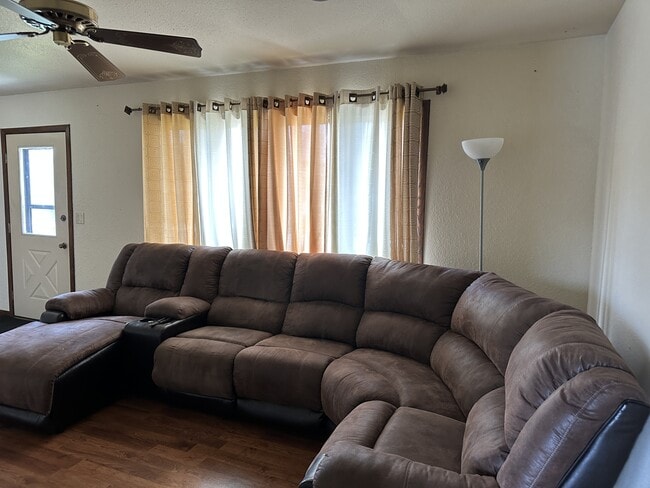 Building Photo - 2427 Mallard Dr