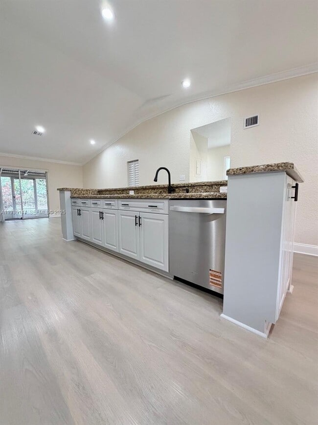 Building Photo - 10722 La Placida Dr