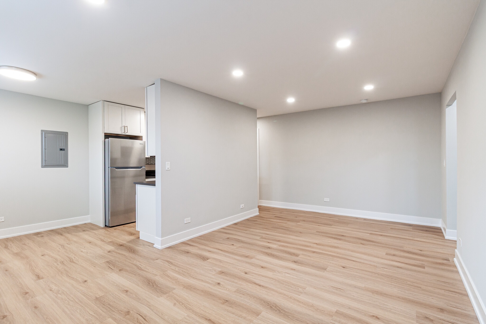 Building Photo - 520 W Aldine Ave