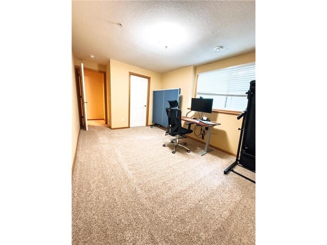 Building Photo - 5080 Yuma Ln N