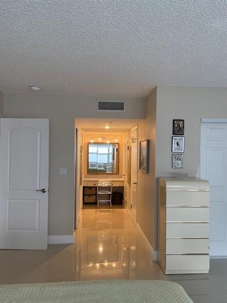 Building Photo - 3400 Galt Ocean Dr
