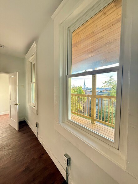 Building Photo - 39 E Clifton Ave