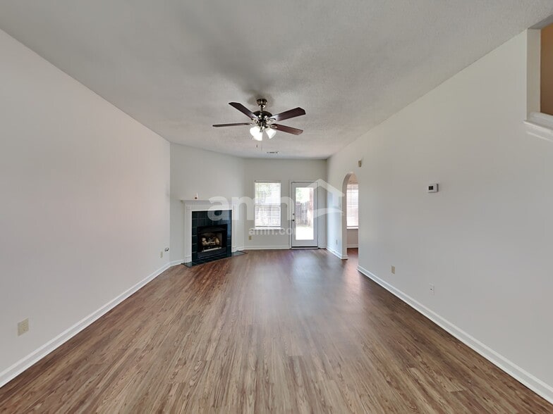 Building Photo - 821 Rain Dance Way