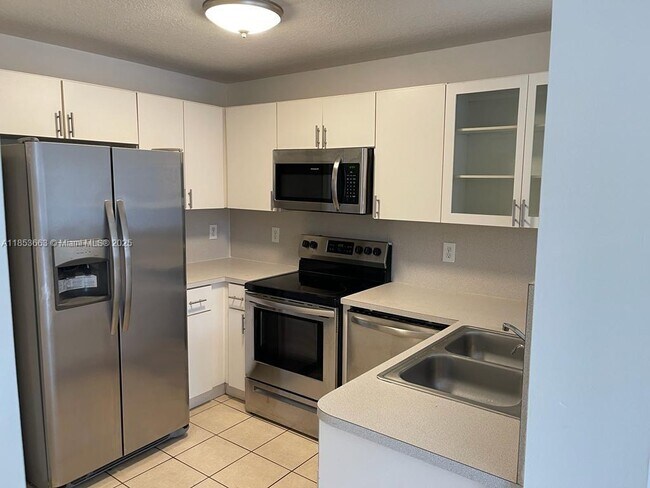 Building Photo - 6141 NW 115th Pl