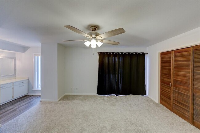 Building Photo - 2452 Country Club Dr