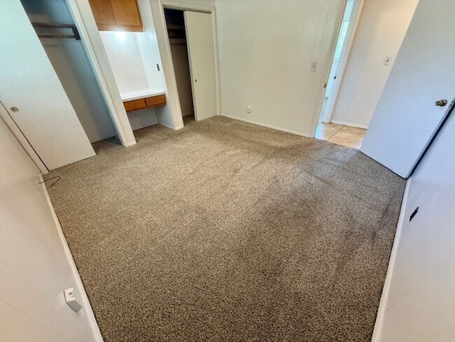 Building Photo - Newly remolded kitchen, flooring and paint! Contact us today to schedule a tour!