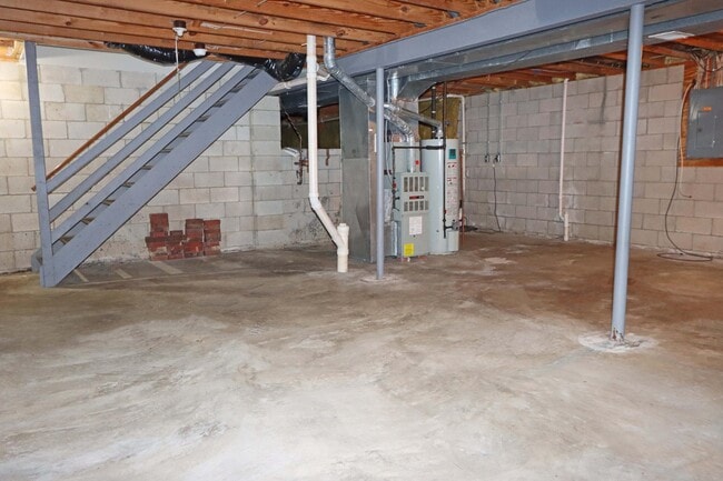 Building Photo - 4862 Roger Allen Ct