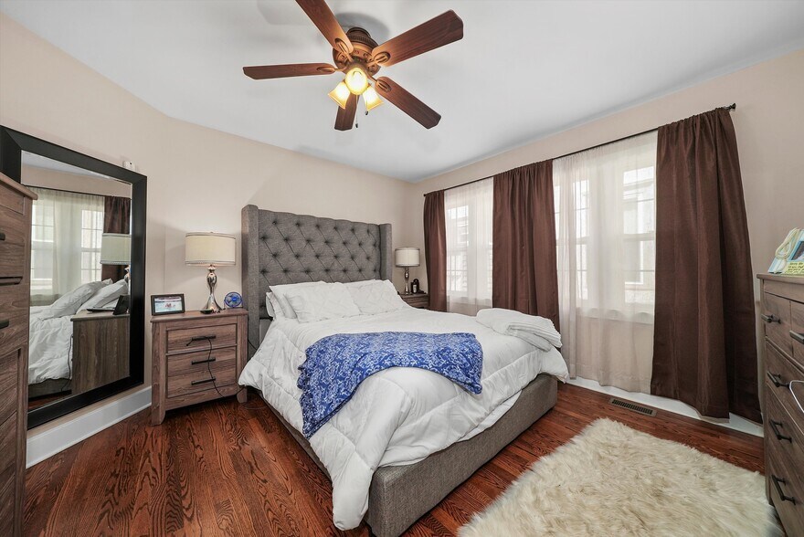 Main bedroom - 153 Barrypoint Rd