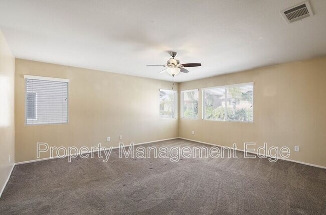 Building Photo - 29880 Pinehurst Dr