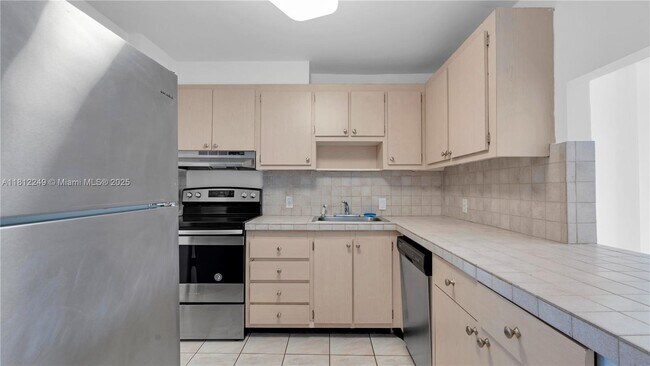 Building Photo - 13155 Ixora Ct