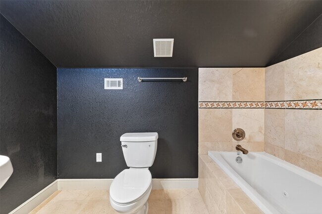 Building Photo - 5942 Sagamore Bay Ln