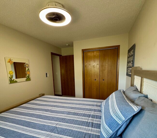 Building Photo - 41208 Marion Dr N