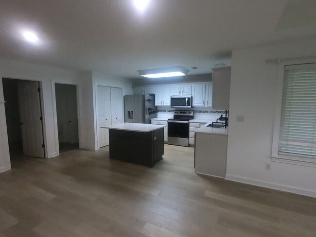 Building Photo - Charming Home in a Prime Columbia Location