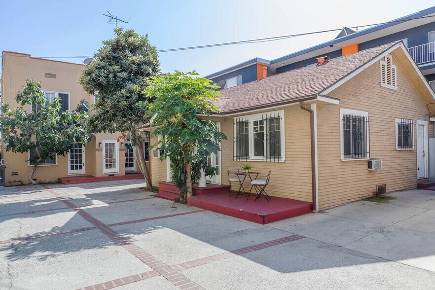 Building Photo - 5124 3/4 De Longpre Ave