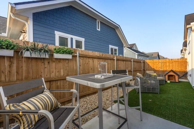 Building Photo - Breeze Street, Justin, TX 76247 - 2 BR 2 BA house