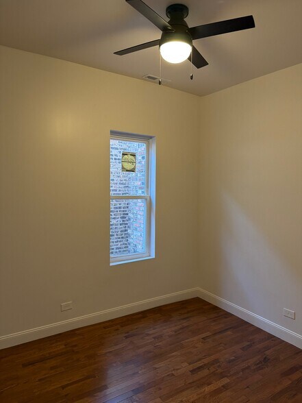 Building Photo - 1529 E 72nd St