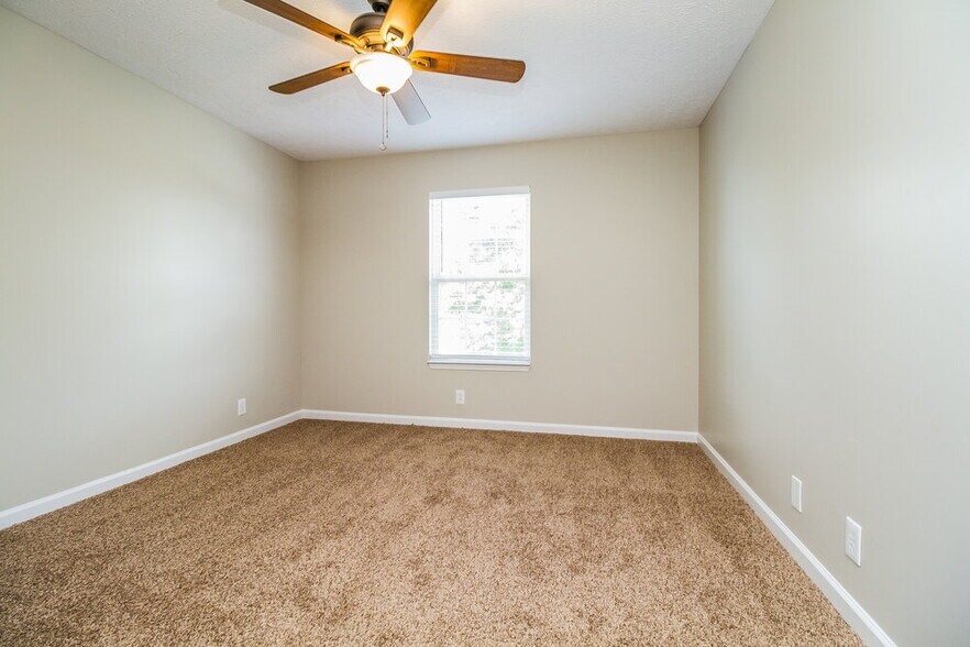 Building Photo - 1244 St Andrews Dr