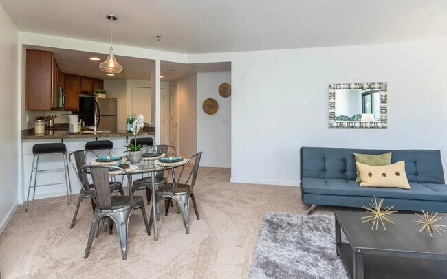 Building Photo - 100 Park Ave W