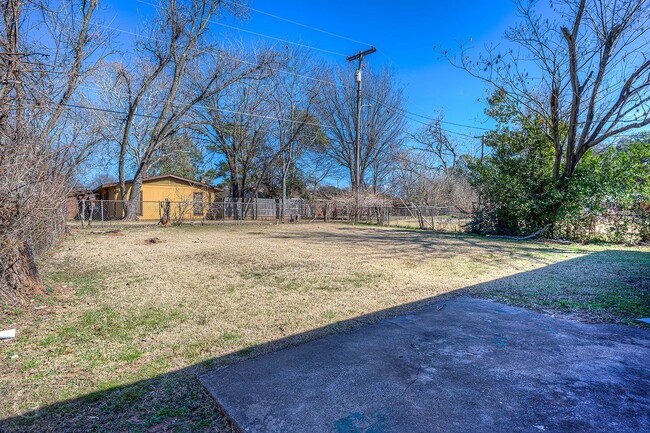 Building Photo - Beautiful 3 bedroom