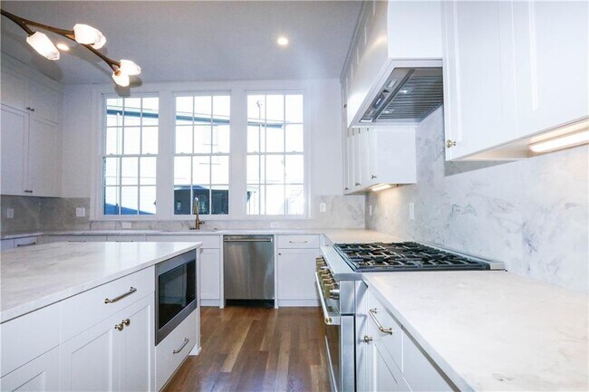 Building Photo - 96 Sheridan Dr NE