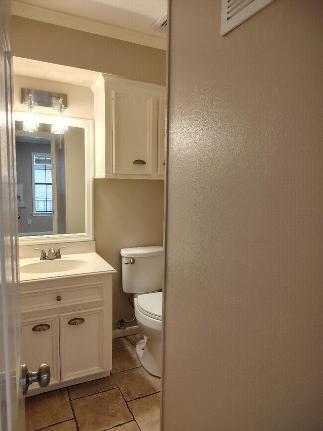 Building Photo - 2823 Whitman Dr