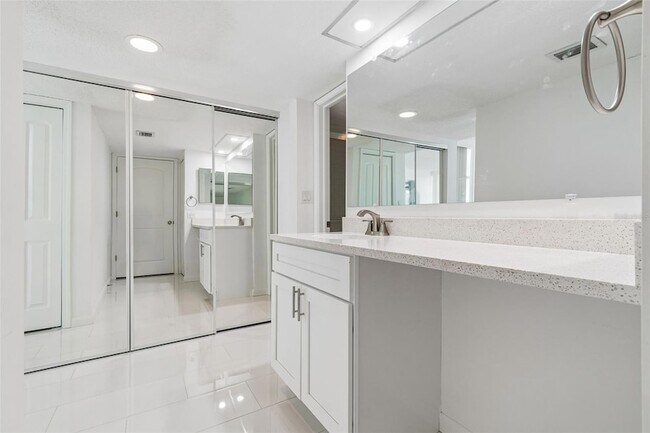 Building Photo - 450 Treasure Island Causeway