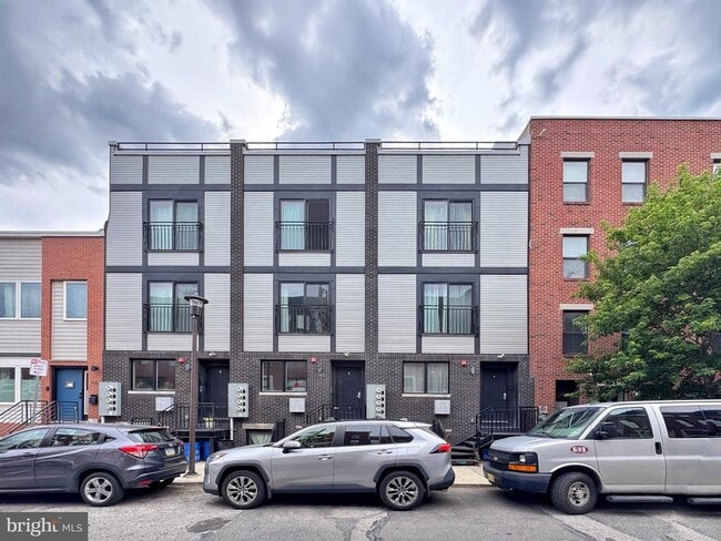 Primary Photo - 966 N Marshall St