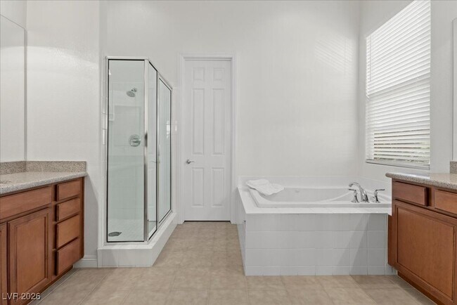 Building Photo - 2 Corte Belleza