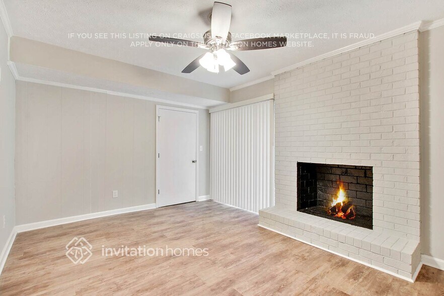 Building Photo - 3811 Sherwood Dr