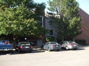 Building Photo - Spacious 2bed/2bath Apartment in unit W/D! $599 Move in special!
