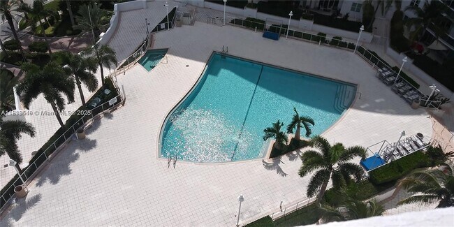 Building Photo - 7910 Harbor Island Dr