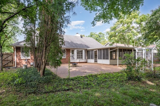 Building Photo - Charming 3- Bedroom Home with Sunroom in t...