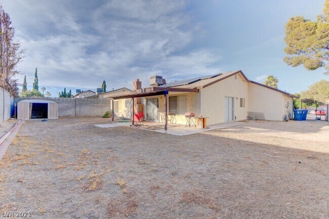 Building Photo - 6261 W La Palma Pkwy