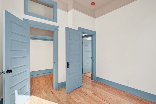 Building Photo - Eastside Beauty