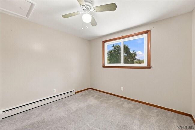 Building Photo - 35 Tomcyn Dr