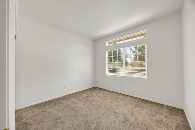 Building Photo - 9259 Crystal Falls Way