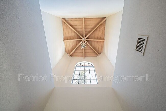 Building Photo - 10527 E Fanfol Ln