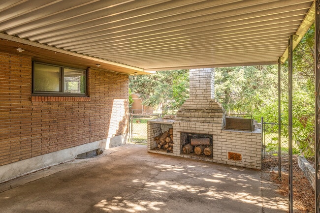 Building Photo - 3011 W Dalke Ave