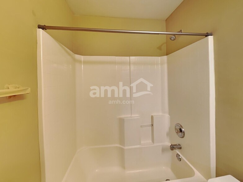 Building Photo - 1996 Peach Shoals Cir