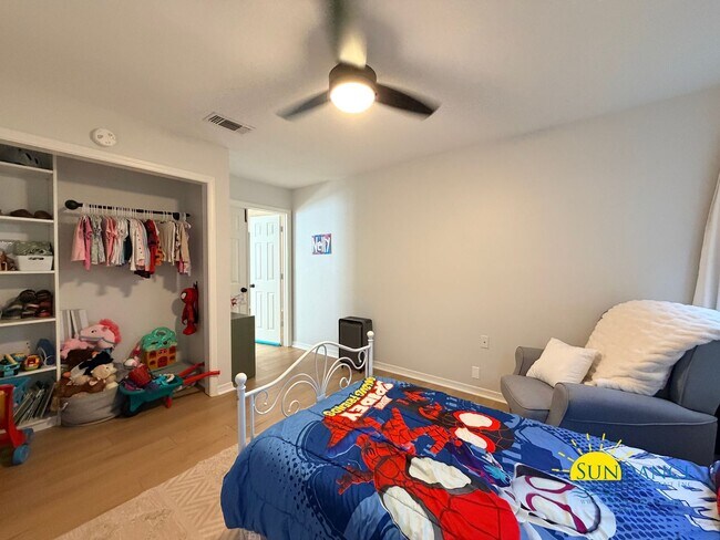 Building Photo - Stunning 3 Bedroom Home in Gulf Breeze with stand out accents!