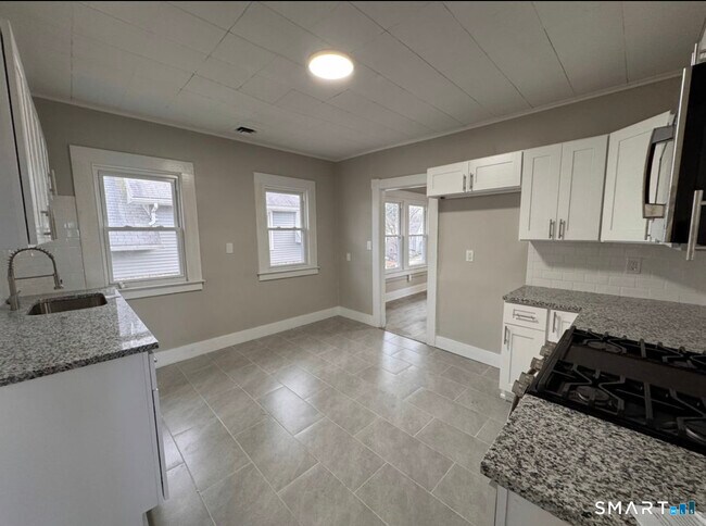 Building Photo - 166 Sherman Ave