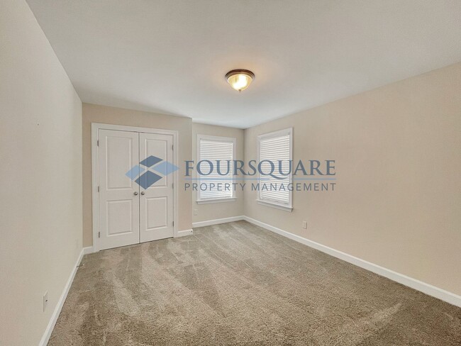 Building Photo - Spacious End-Unit Townhome with 2-Car Garage & Private Patio – Near Beaver Creek & Downtown Apex