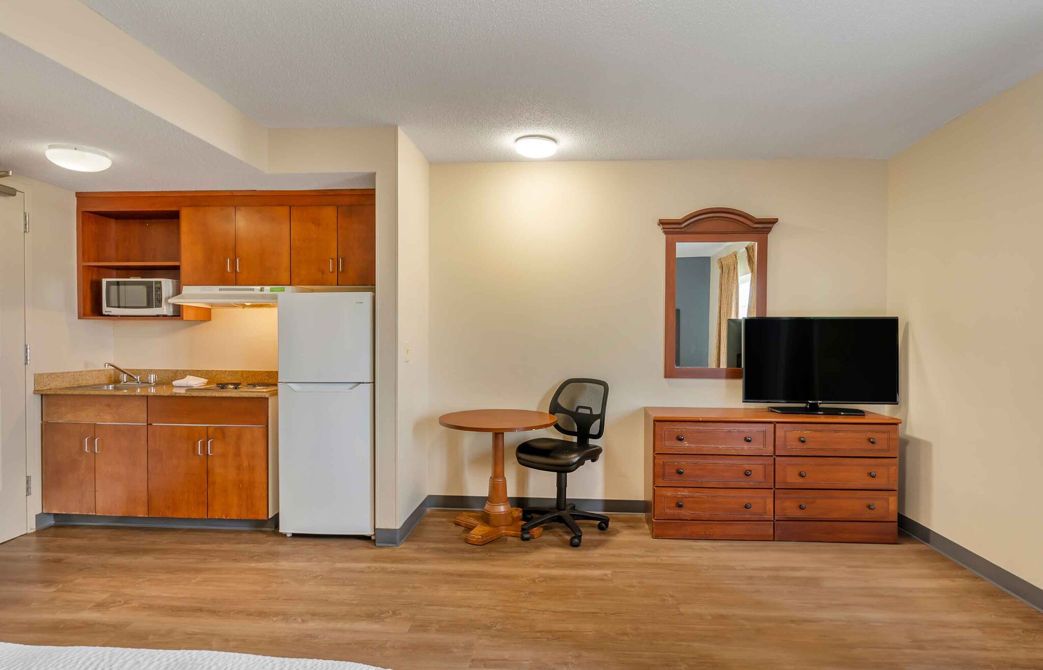 Building Photo - Furnished Studio-Chesapeake - Greenbrier C...