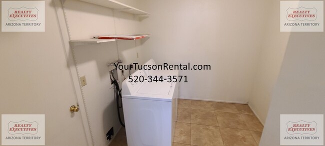 Building Photo - 1st Ave & Limberlost Dr - 2 Beds/ 1.5 Bath...