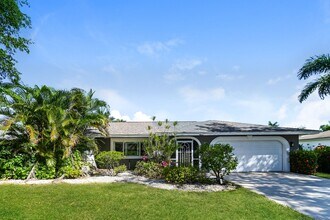 Building Photo - 4BR + Den Pool Pet Friendly Home in Lely Golf Estates with a Golf Course View!